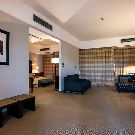 Flyon & Conference Center Hotell 4*