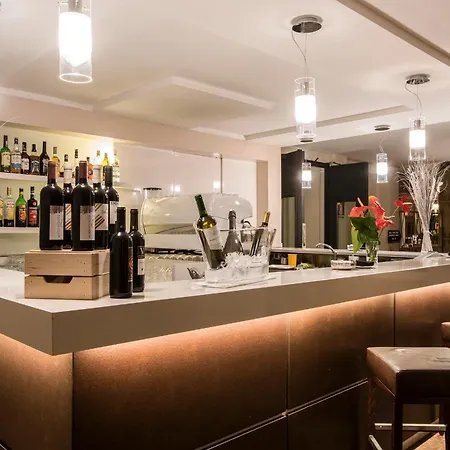 Hotel Flyon & Conference Center 4*