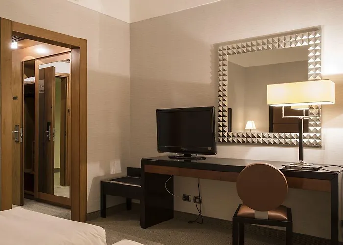 Flyon & Conference Center 4* Bolonha