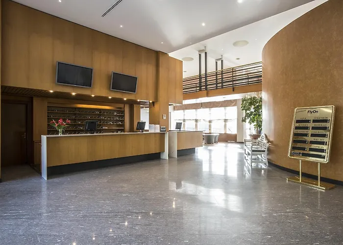 Flyon & Conference Center Hotel 4*