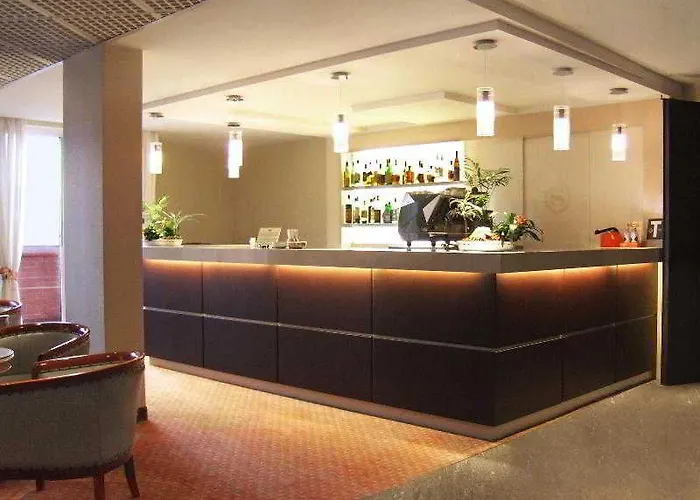 Flyon & Conference Center 4*