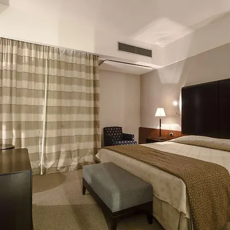 Flyon & Conference Center 4*