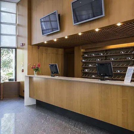 Flyon & Conference Center Hotel