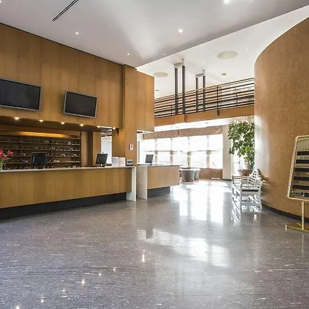 Hotel Flyon & Conference Center 4*