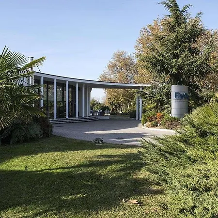 Flyon & Conference Center 4* Bolonya