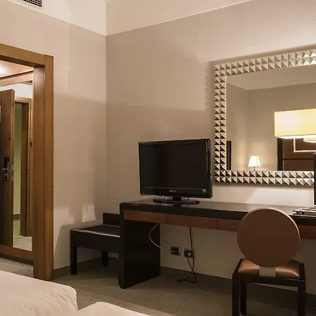 Flyon & Conference Center 4* Bolonya