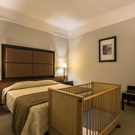 Flyon & Conference Center Hotel