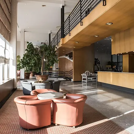 Hotel Flyon & Conference Center 4*