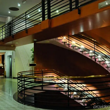 Hotel Flyon & Conference Center 4*