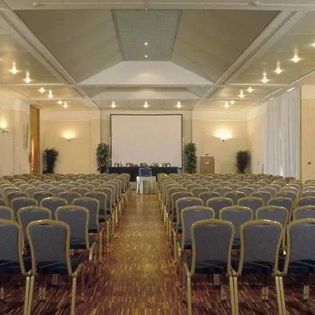 Flyon & Conference Center 4* Bolonya