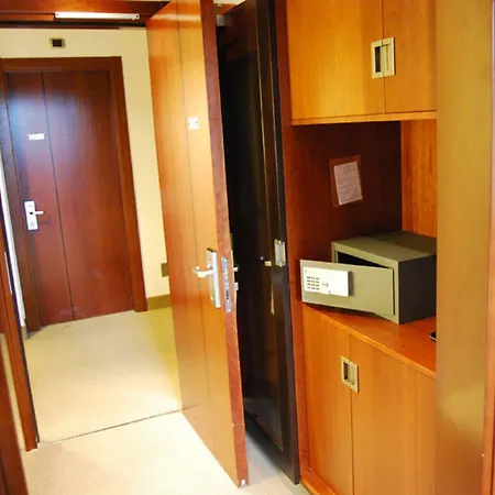 Flyon & Conference Center Otel Bolonya