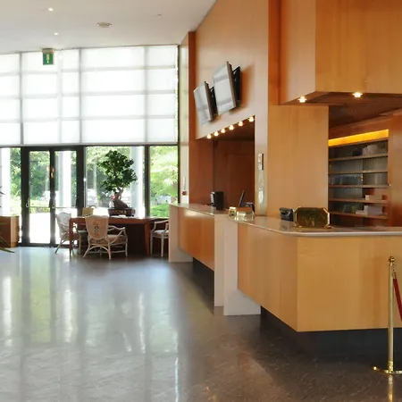 Flyon & Conference Center 4* Bolonya