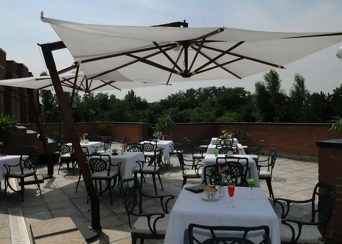 Flyon & Conference Center Szálloda Bologna