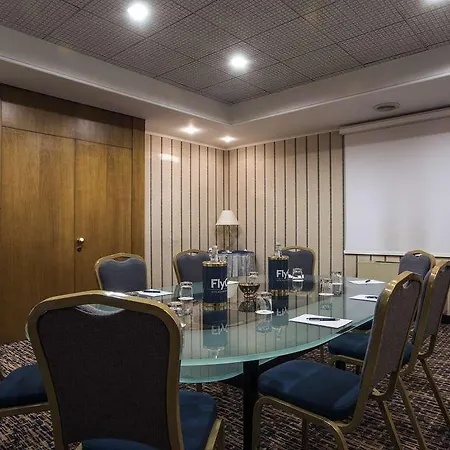 Flyon & Conference Center Hotel