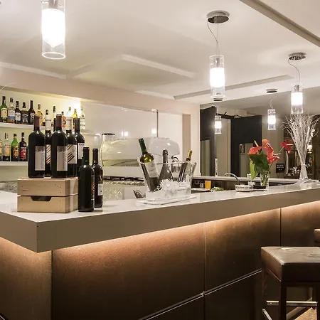 Flyon & Conference Center Hotel 4*