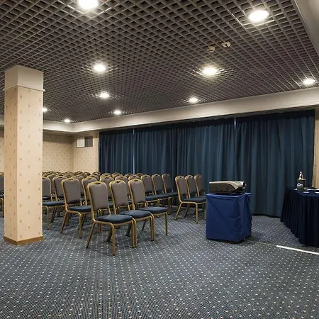 Hotel Flyon & Conference Center 4*