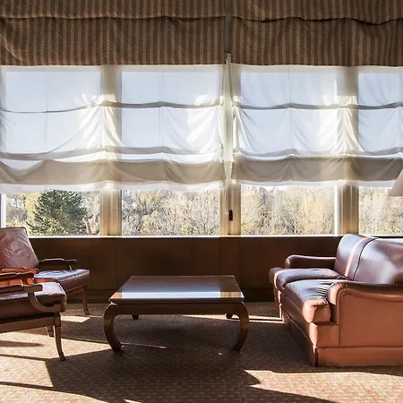 Flyon & Conference Center 4*